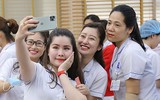 Ngắm những nữ hộ sinh xinh đẹp hiến máu trong ngày lễ tình nhân